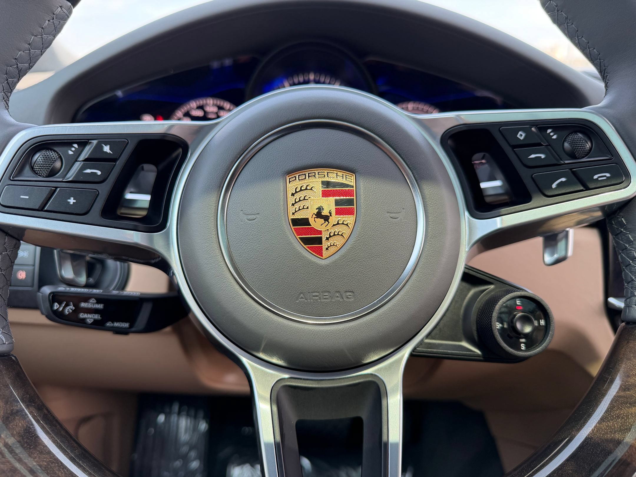 Certified 2023 Porsche Cayenne Platinum Edition AWD/4WD image 32