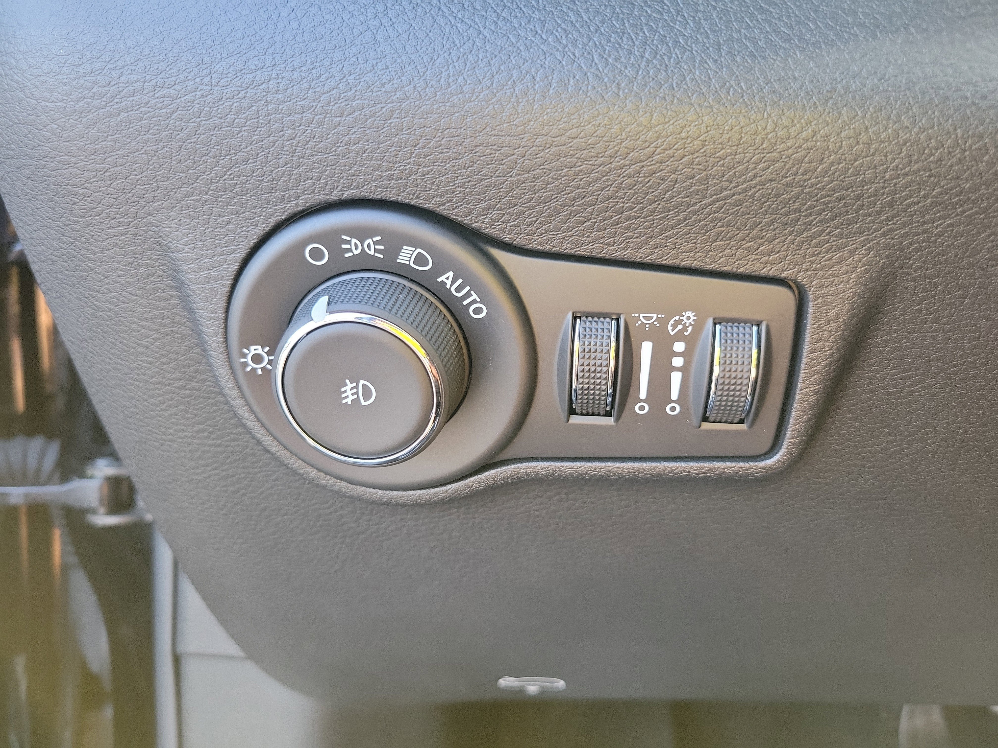Used 2025 Jeep Compass Latitude w/ Altitude Special Edition AWD/4WD image 19