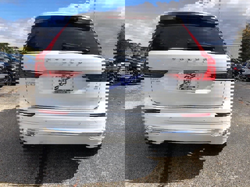 Used 2023 Volvo XC60 T8 Plus image 5