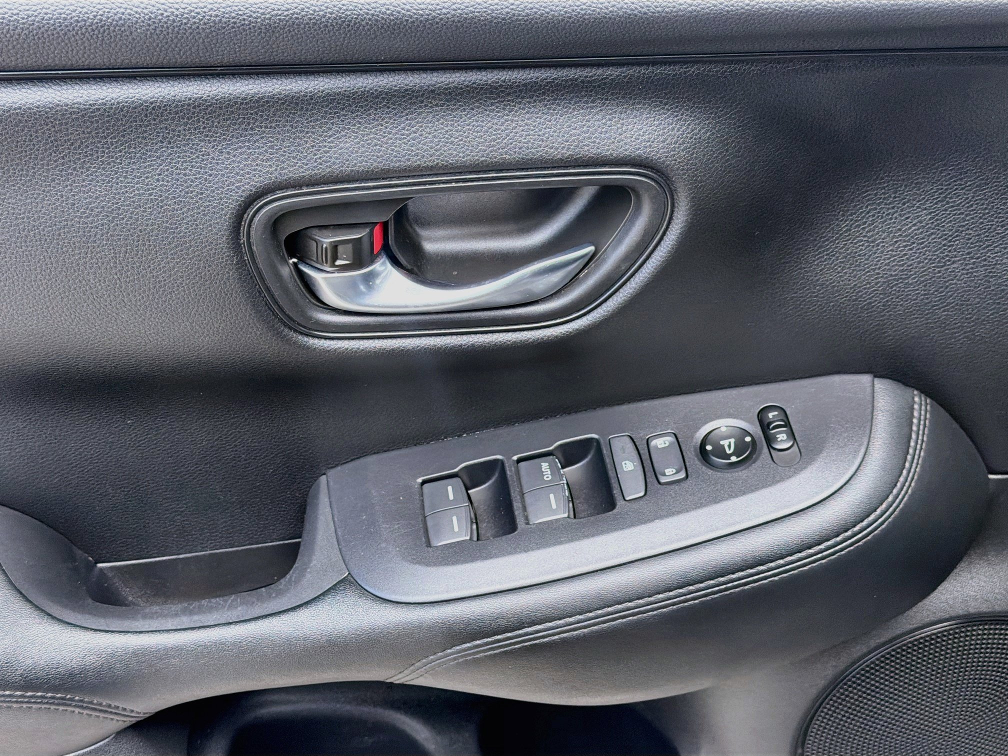 Used 2024 Honda HR-V LX image 16
