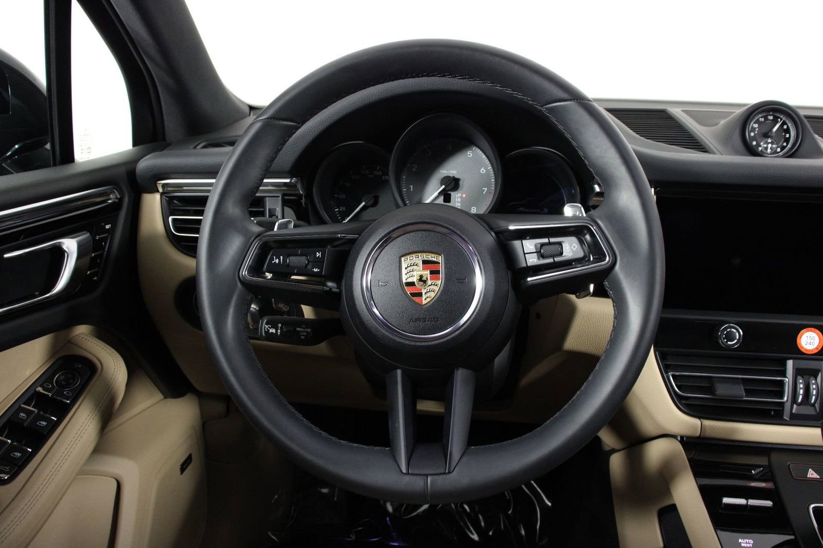 Certified 2025 Porsche Macan S image 12