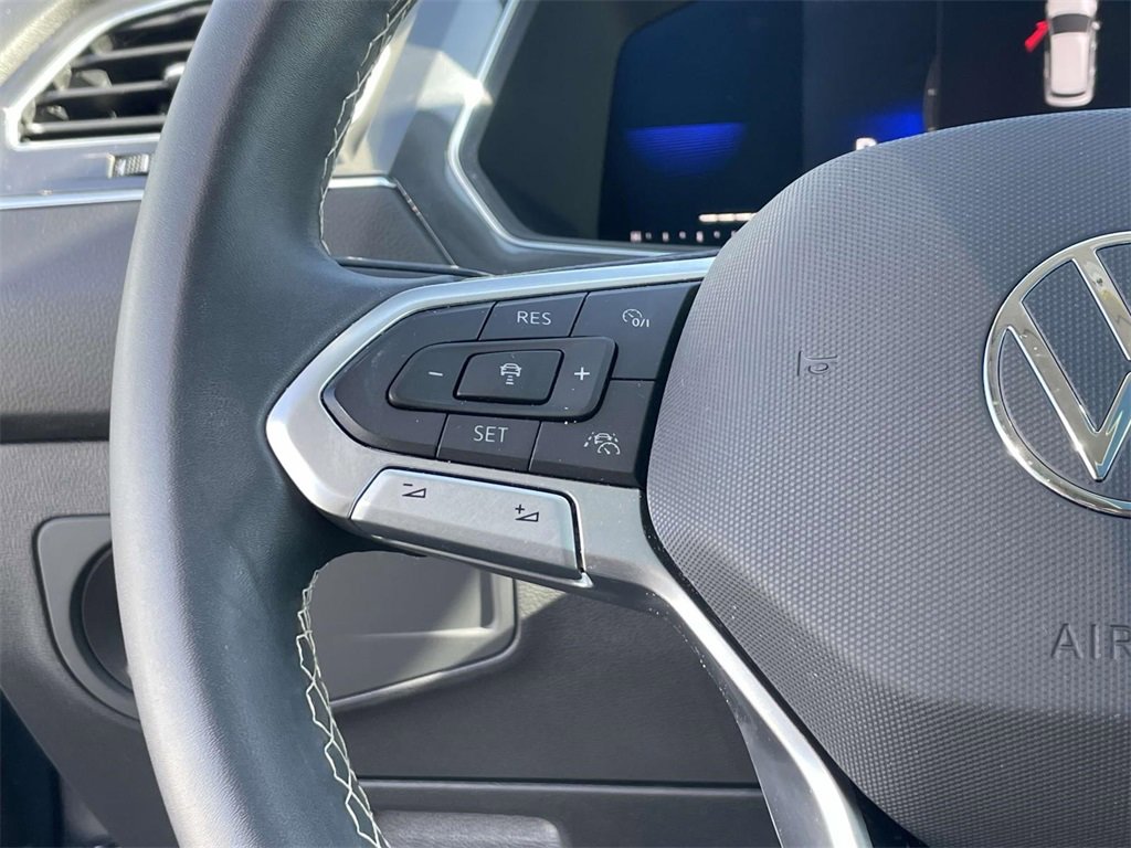 Certified 2022 Volkswagen Tiguan SE image 20