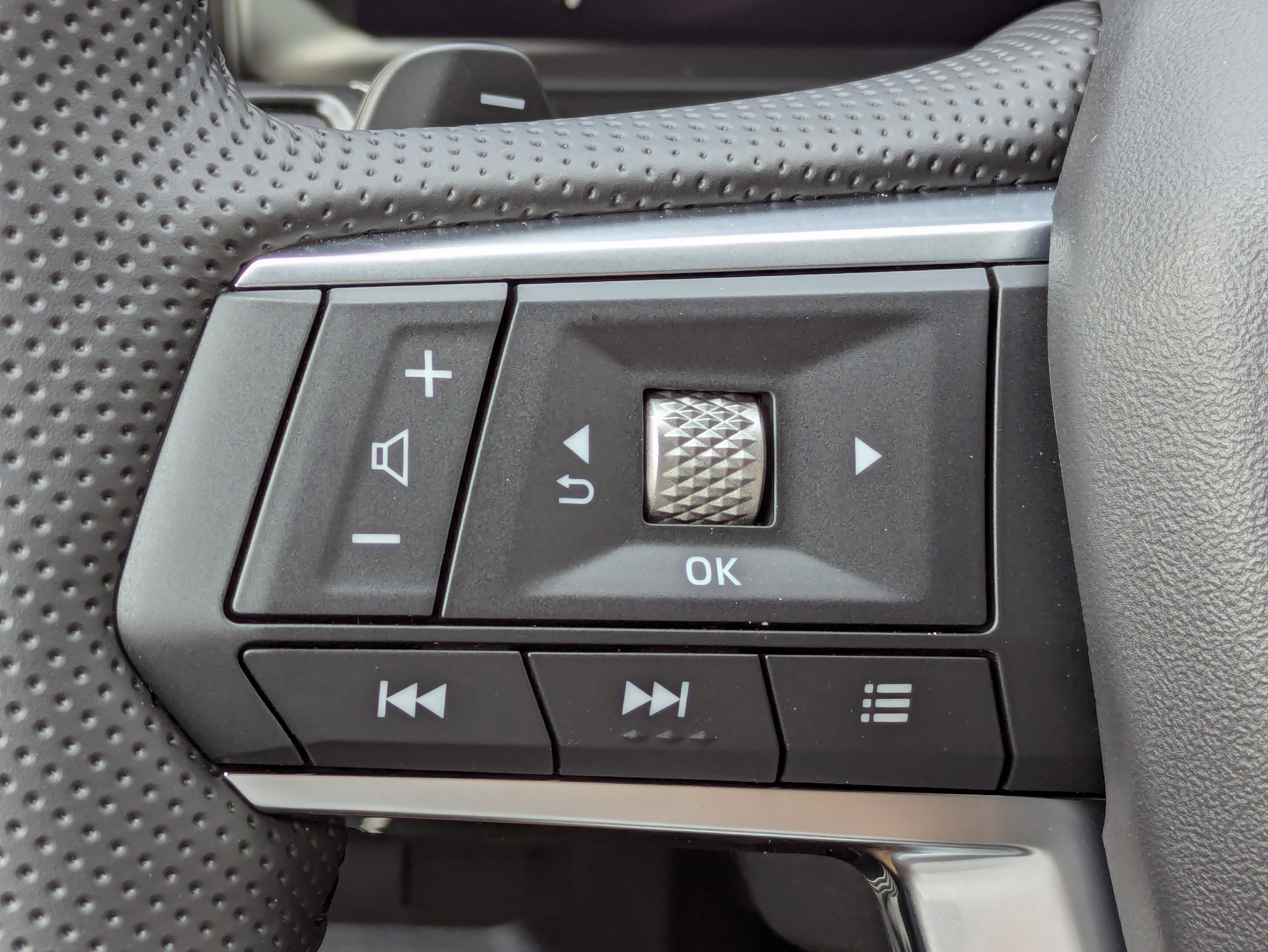 New 2025 Mitsubishi Outlander SEL image 28