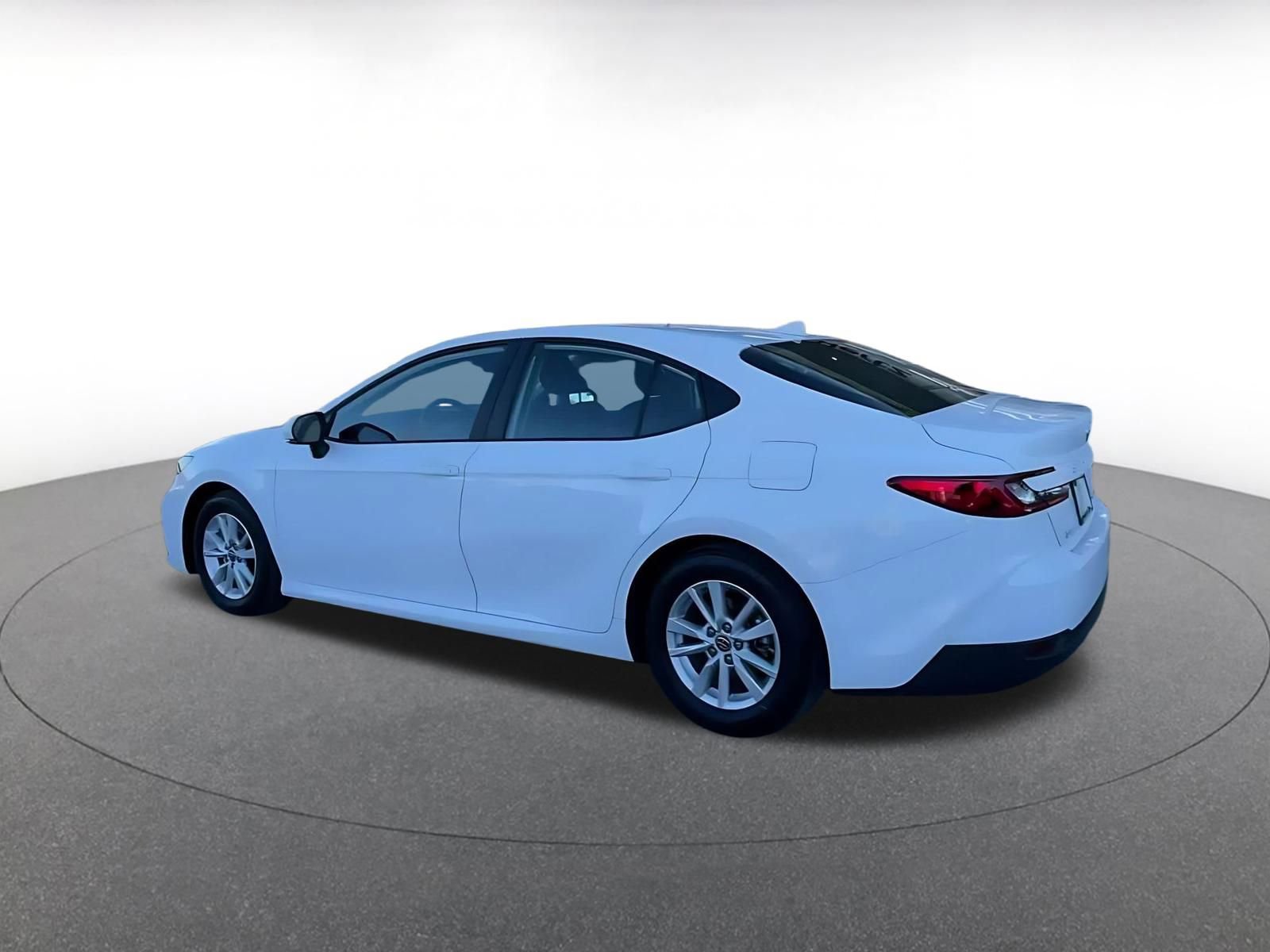 Used 2025 Toyota Camry LE image 9