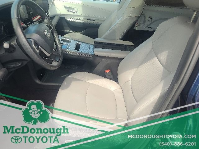 Certified 2025 Toyota Sienna XLE FWD image 13