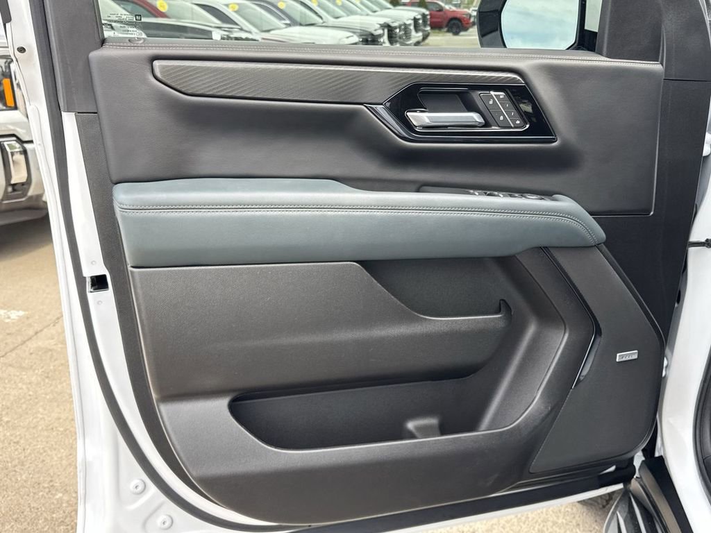 Used 2025 GMC Yukon XL AT4 w/ LPO, Floor Liner Package AWD/4WD image 26