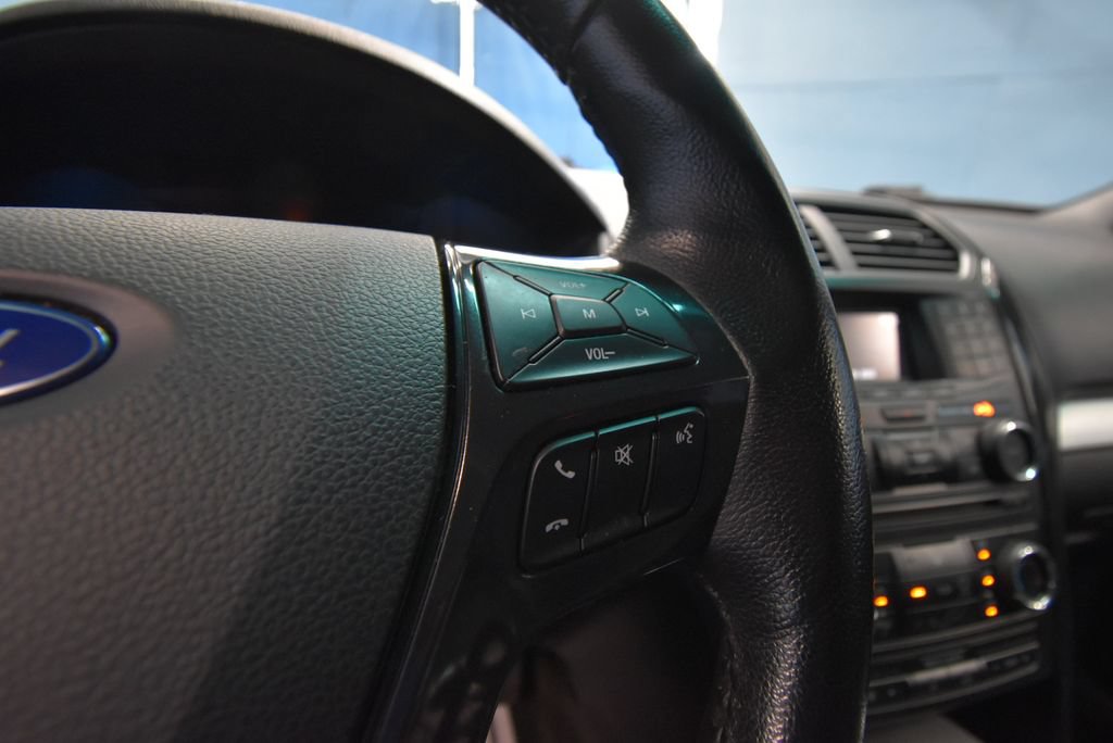 Used 2017 Ford Explorer XLT AWD/4WD image 13