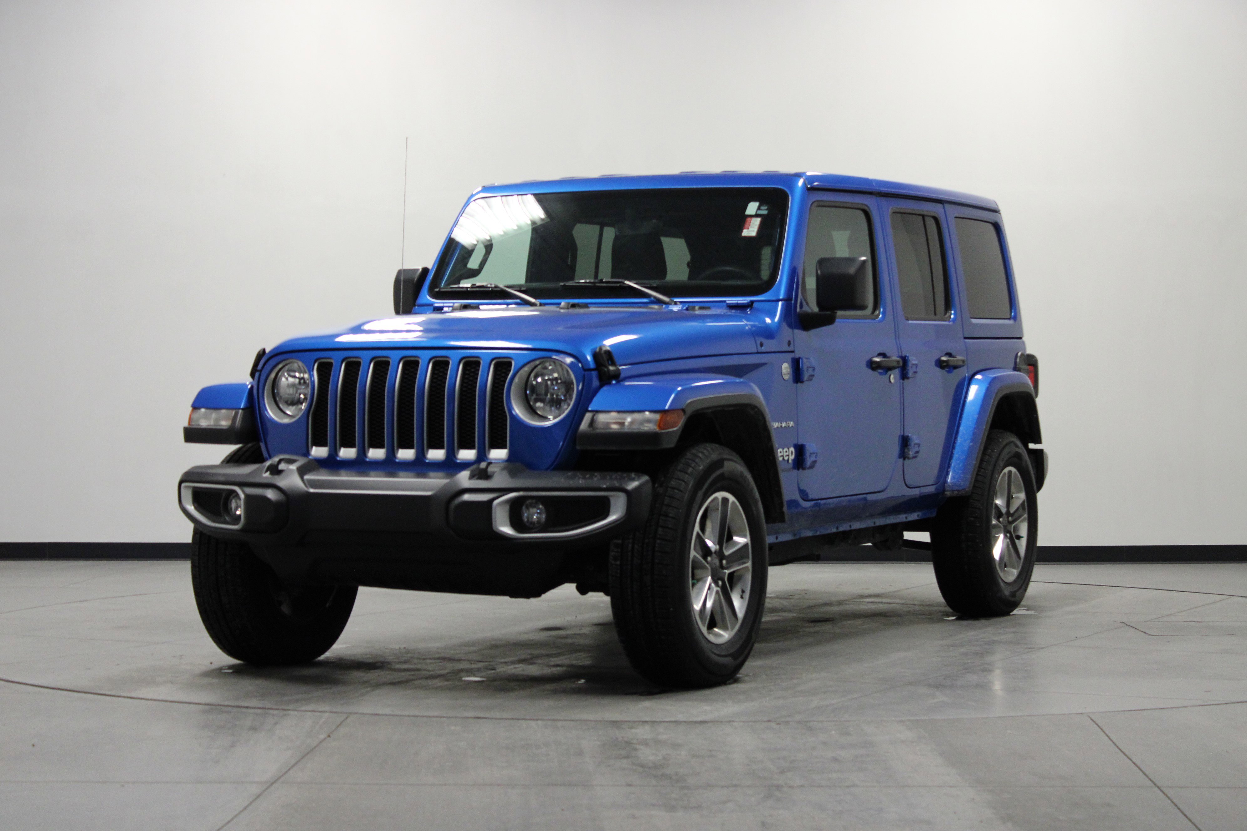 Used 2023 Jeep Wrangler Sahara AWD/4WD image 8