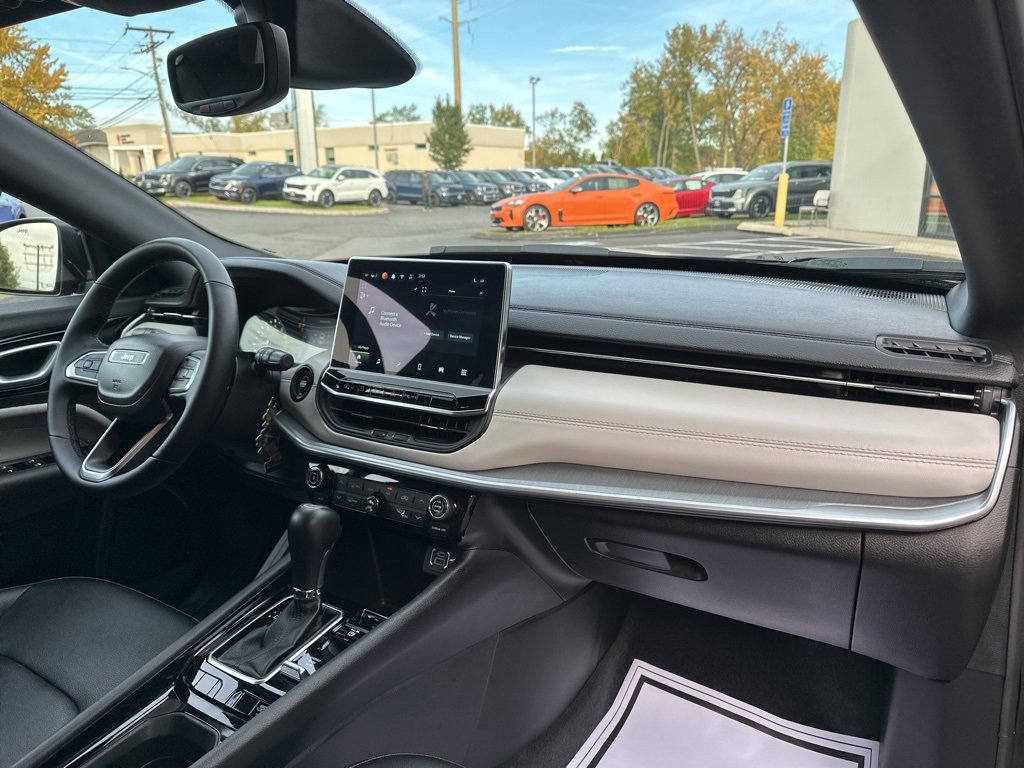 Used 2024 Jeep Compass Limited image 15