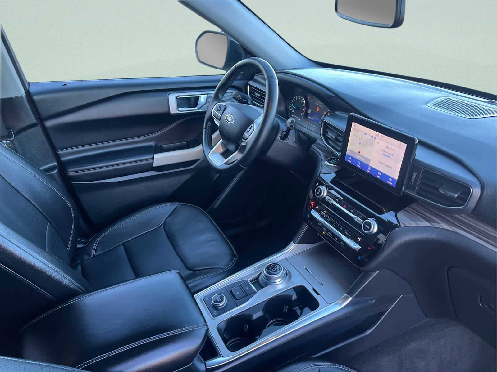 Used 2021 Ford Explorer Limited w/ Equipment Group 301A image 18