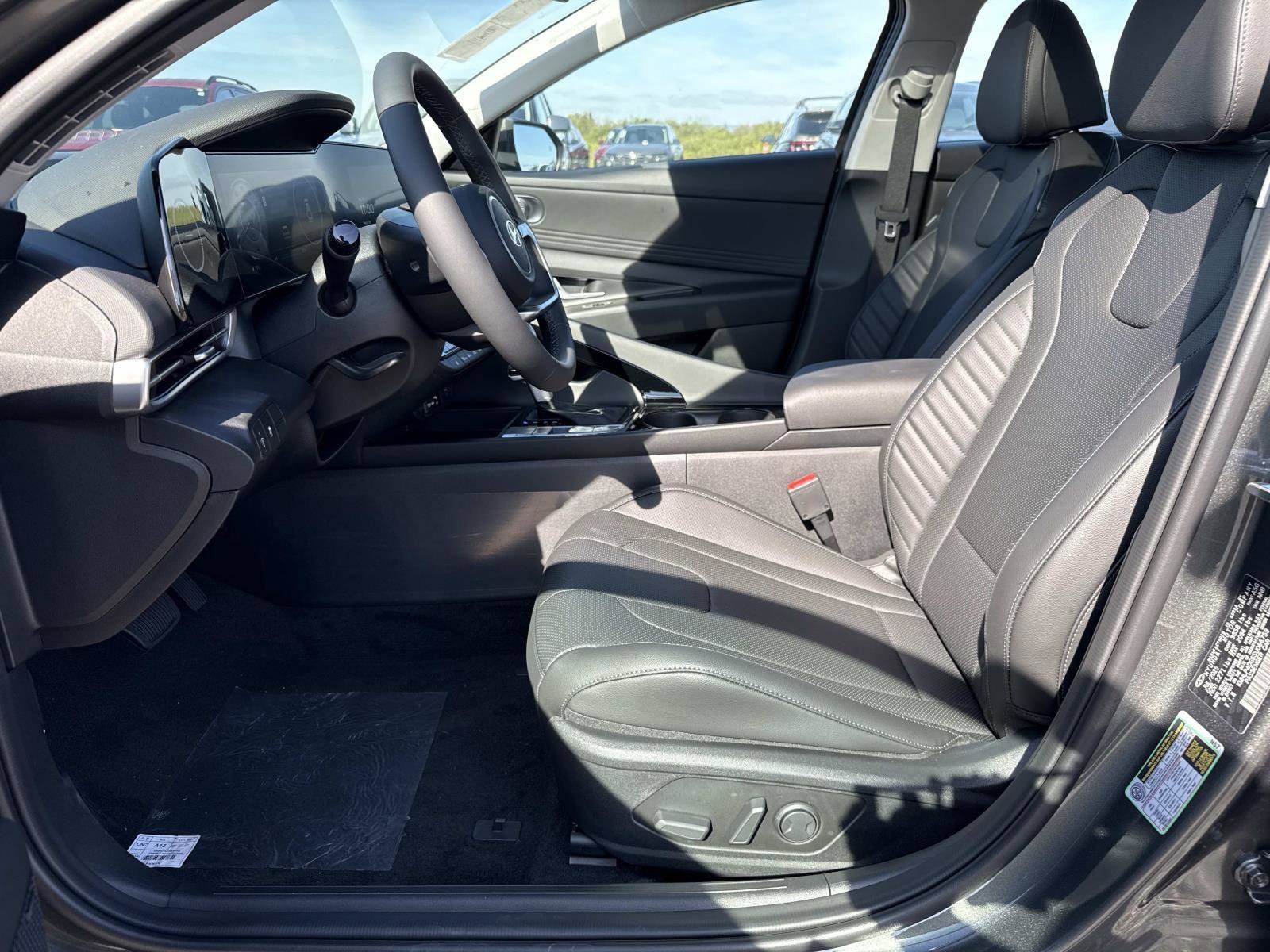 New 2025 Hyundai Elantra Limited image 10