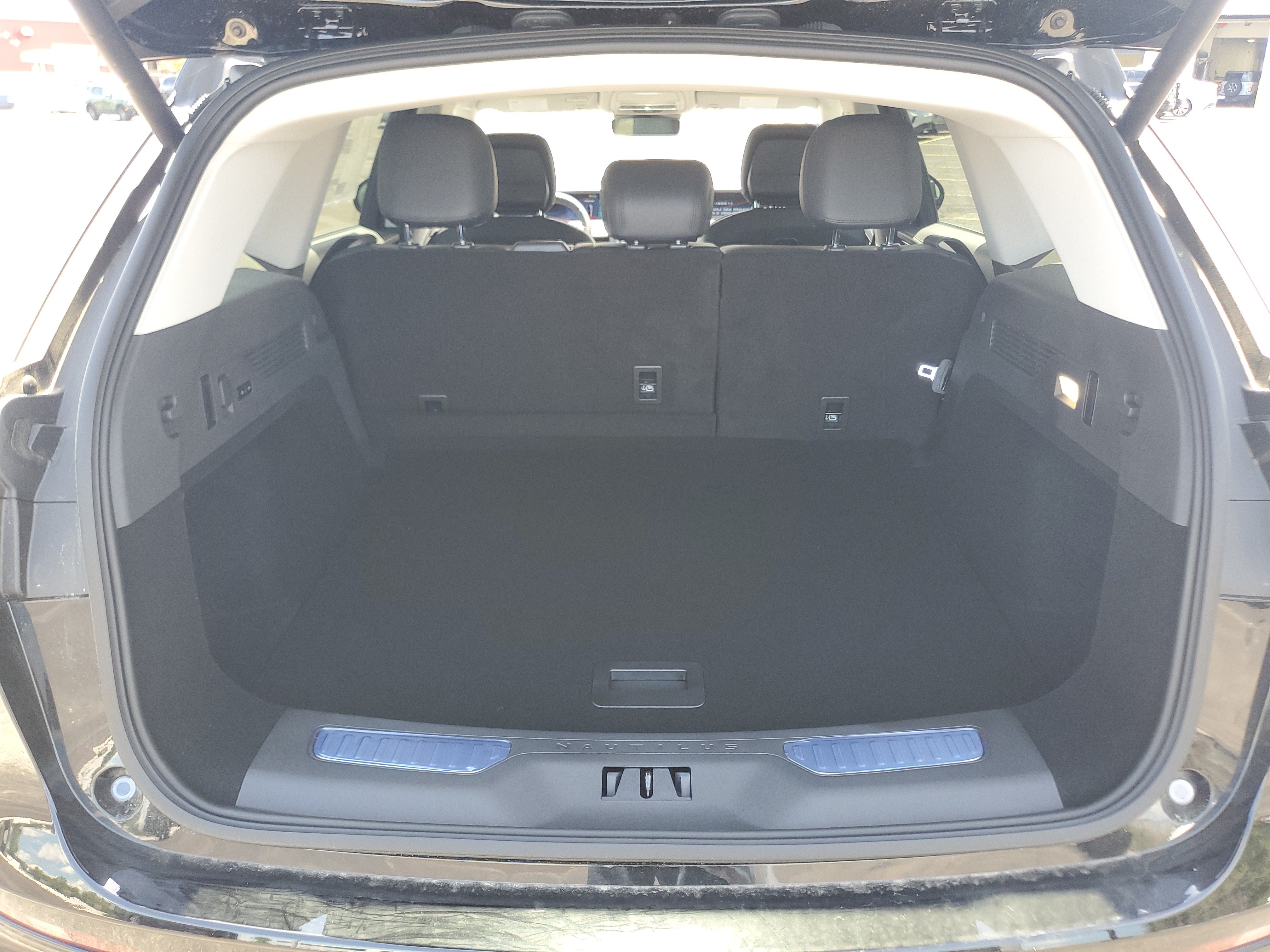 New 2026 Lincoln Nautilus Premier AWD/4WD image 30
