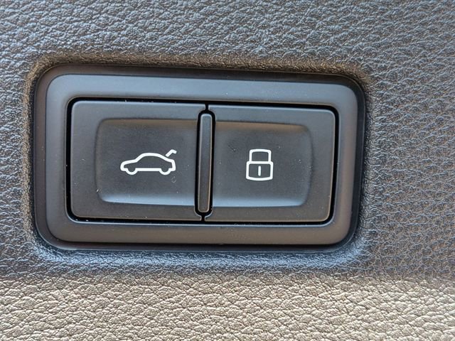 Used 2025 Audi Q8 Premium Plus image 31