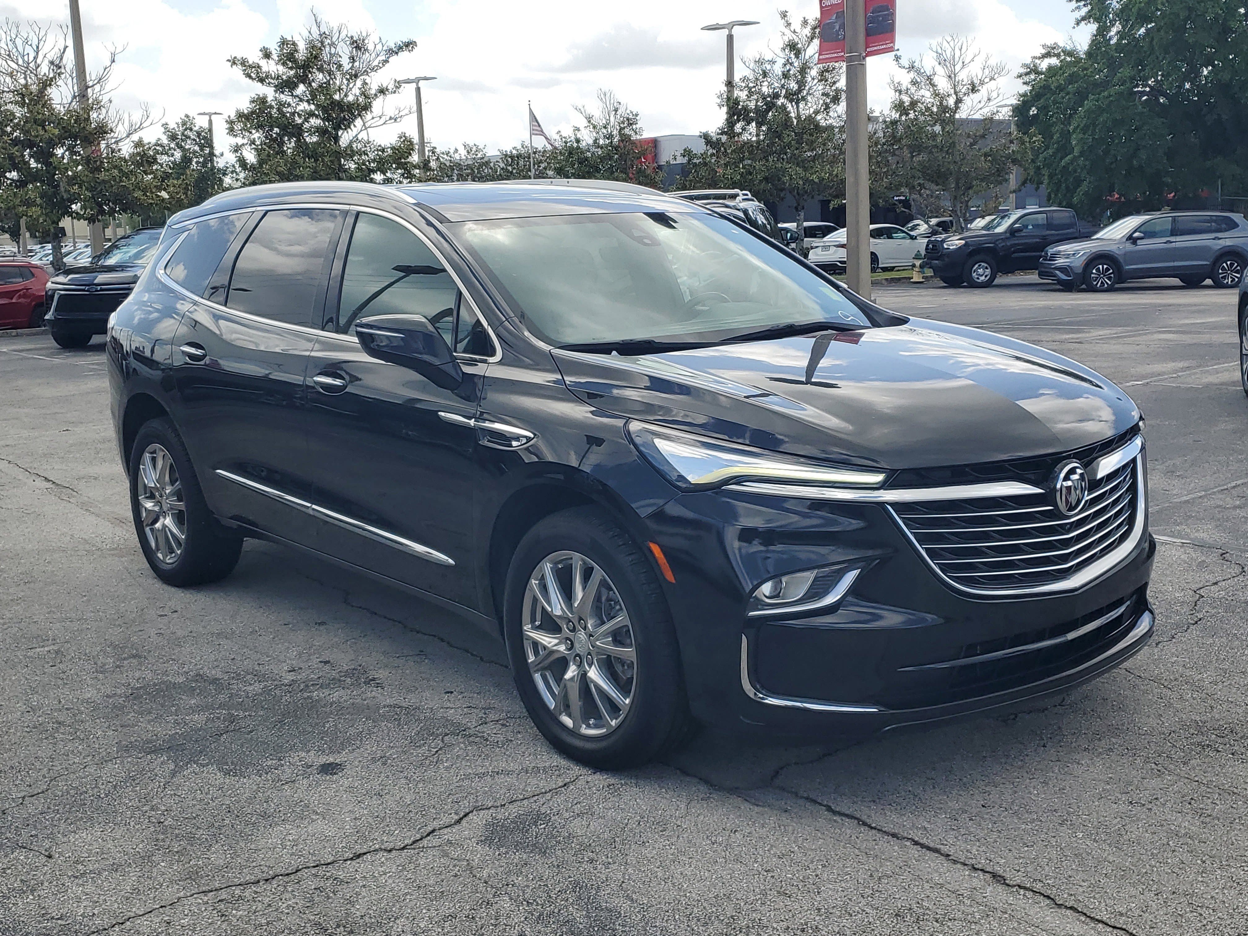 Used 2022 Buick Enclave Premium w/ Experience Buick Package FWD image 3