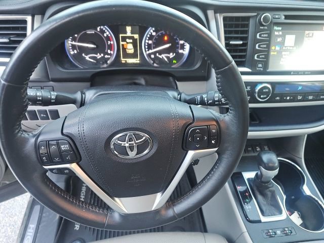 Used 2016 Toyota Highlander Limited image 11