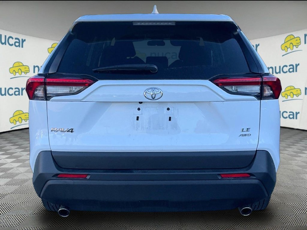 Used 2024 Toyota RAV4 LE AWD/4WD image 3