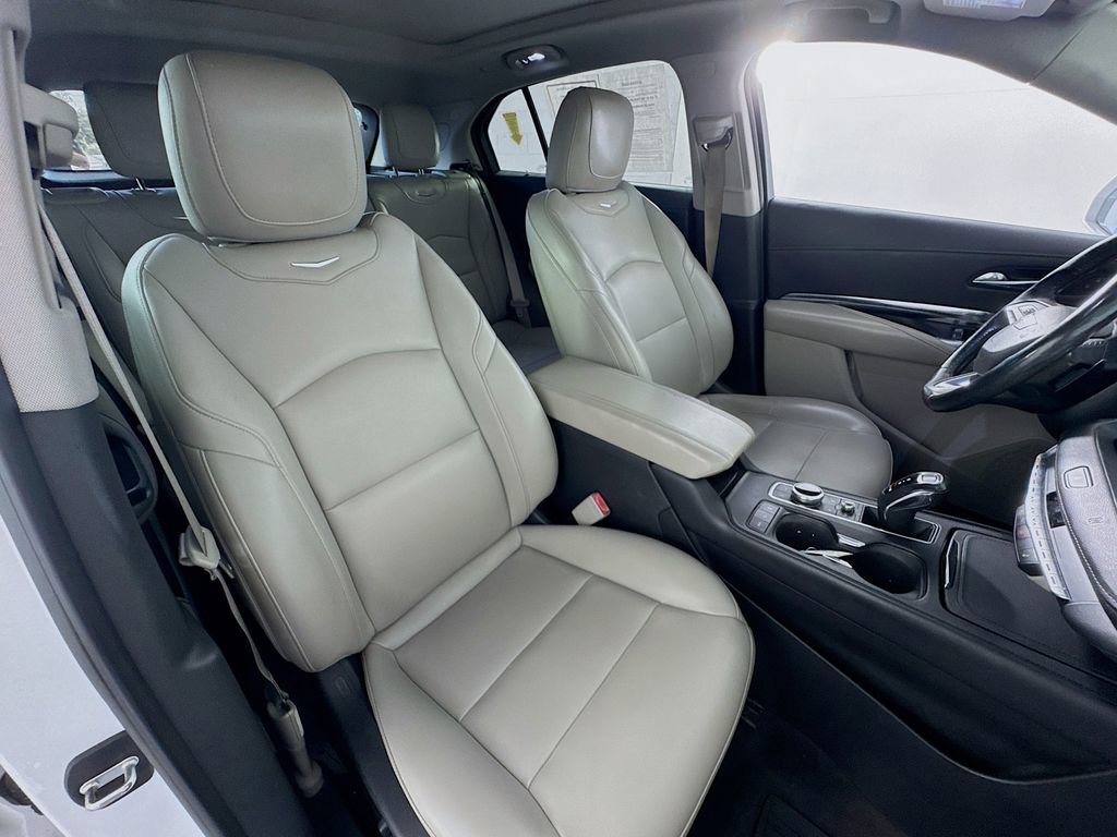 Used 2019 Cadillac XT4 Luxury w/ Cold Weather Package FWD image 29