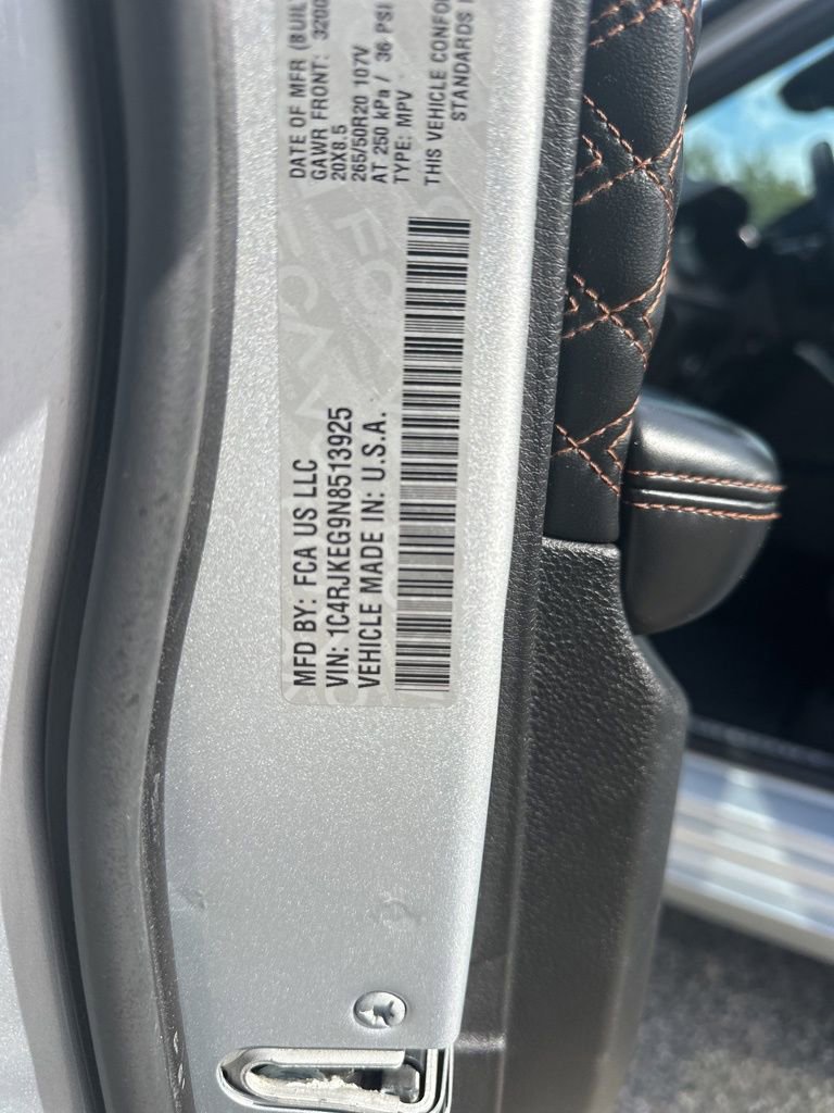 Used 2022 Jeep Grand Cherokee L Summit w/ Luxury Tech Group V image 33