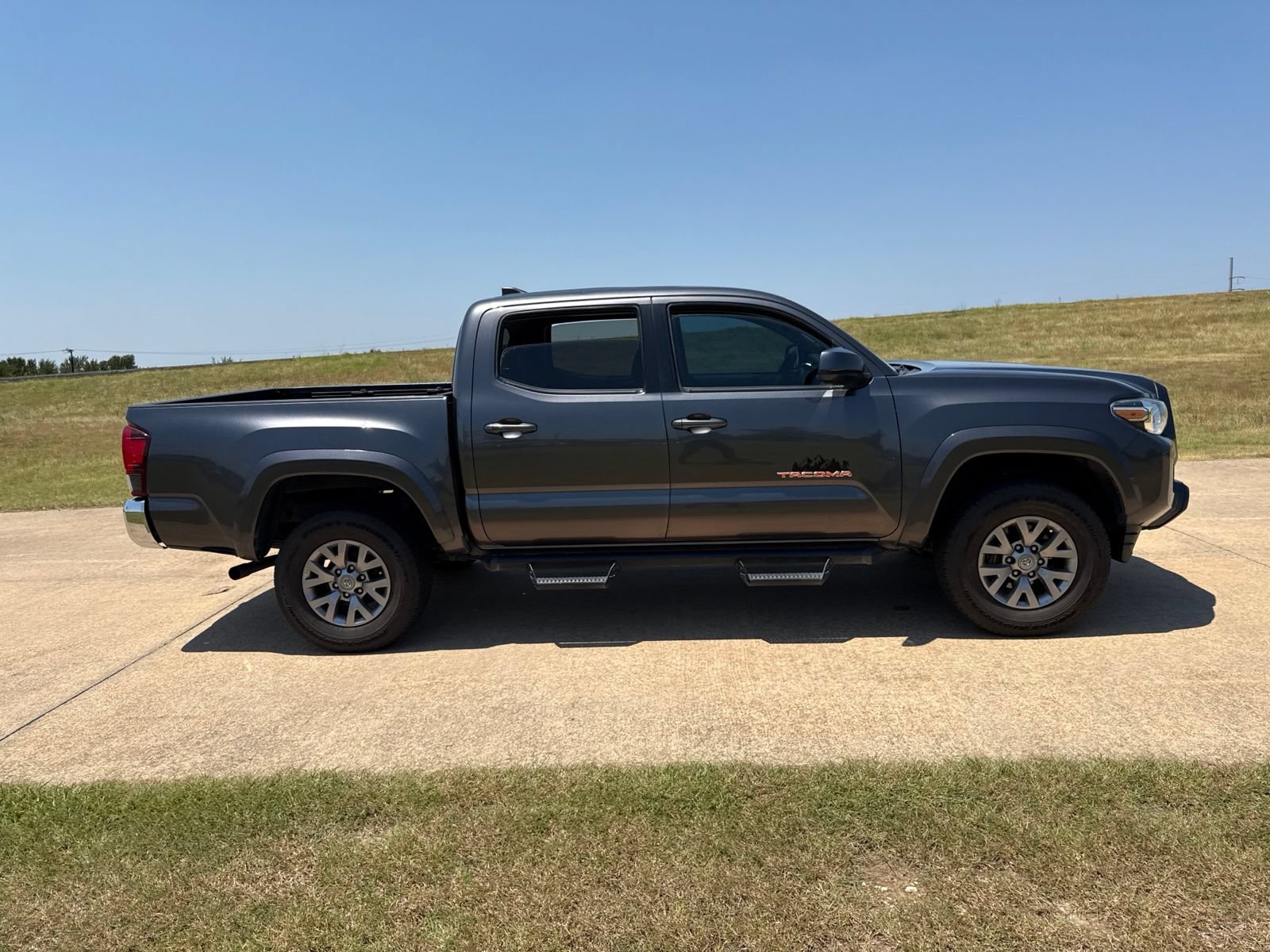 Used 2019 Toyota Tacoma SR5 RWD image 10