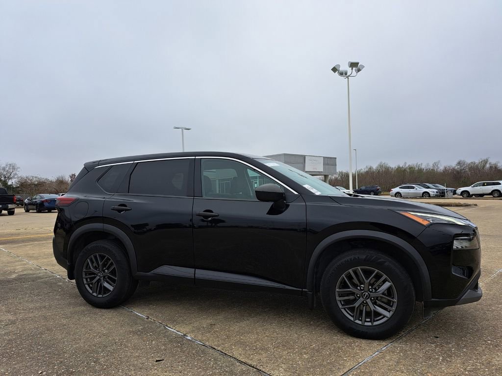 Used 2023 Nissan Rogue S image 3