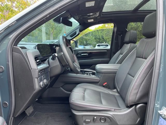 Used 2025 Chevrolet Suburban RST w/ Comfort Package image 8