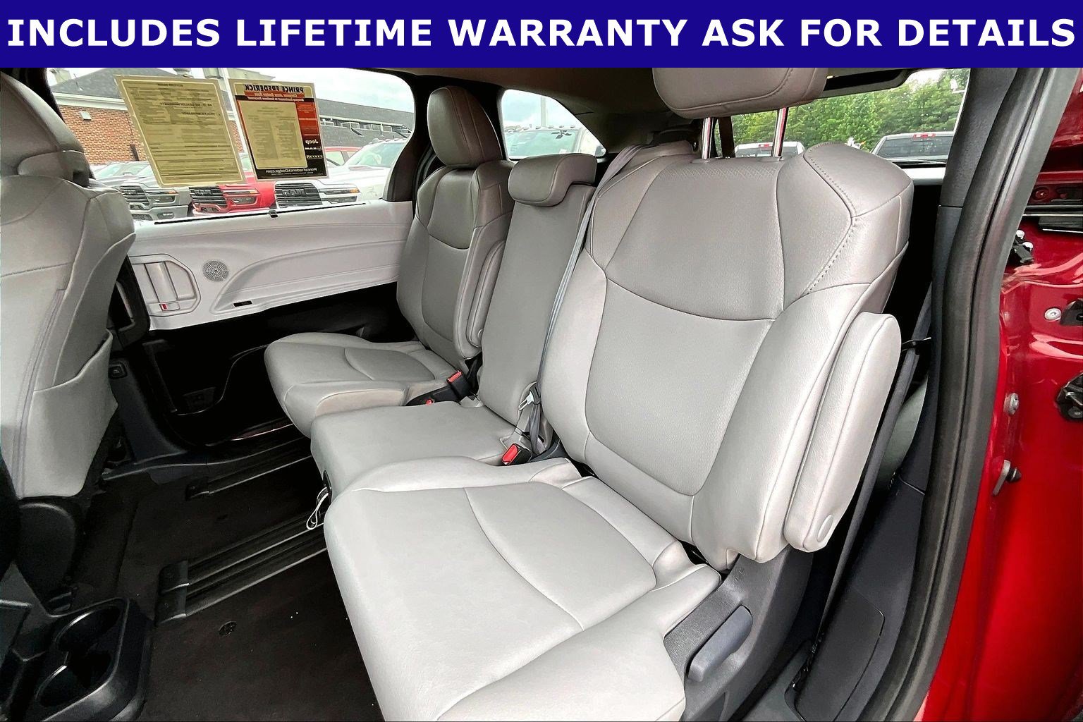 Used 2025 Toyota Sienna XLE FWD image 22