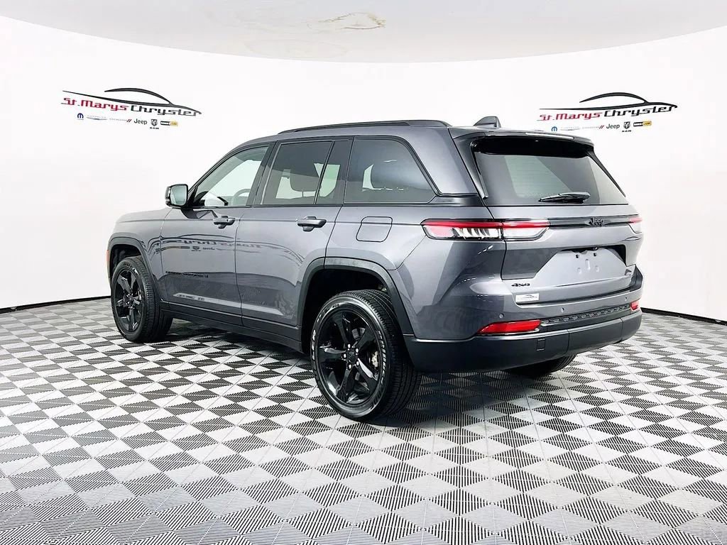 Used 2024 Jeep Grand Cherokee Altitude AWD/4WD image 6