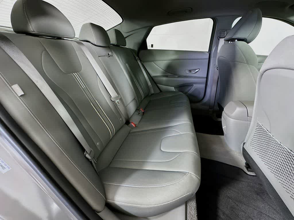 Used 2025 Hyundai Elantra SEL image 33