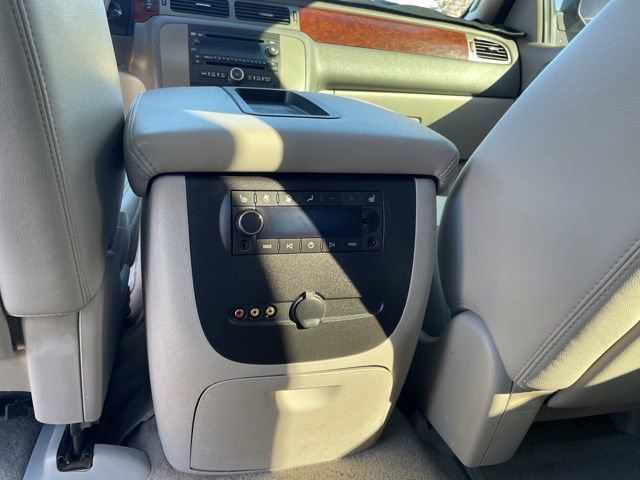 Used 2010 GMC Yukon XL SLT w/ SLT-2 Equipment Package image 8