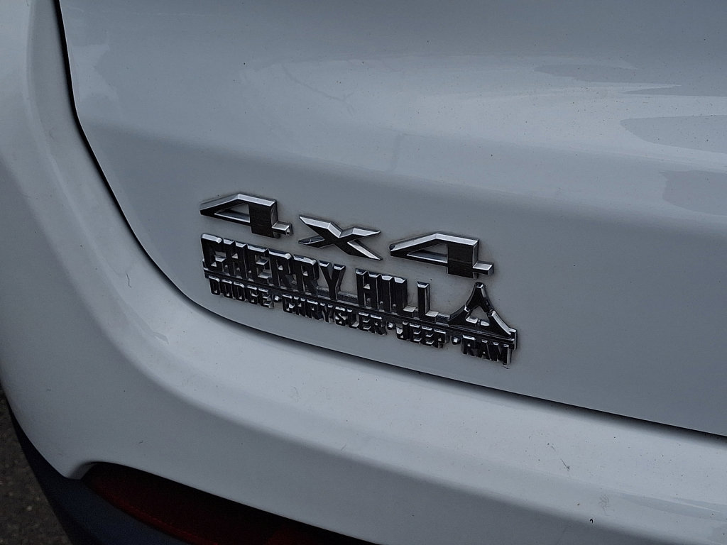 Used 2022 Jeep Compass Latitude w/ Sun and Sound Group image 17