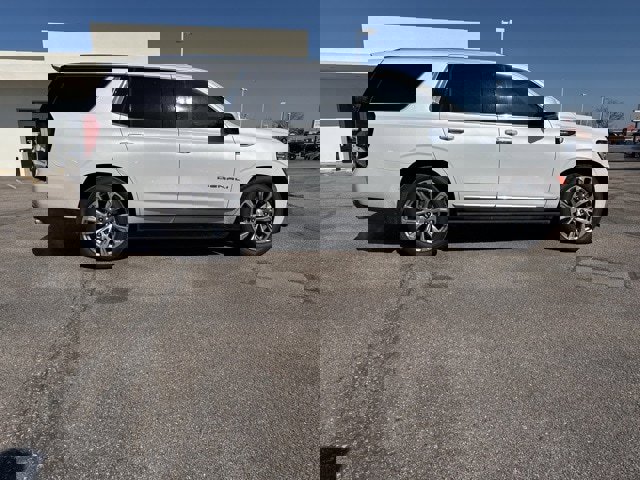 Used 2021 GMC Yukon Denali w/ Denali Premium Package image 8