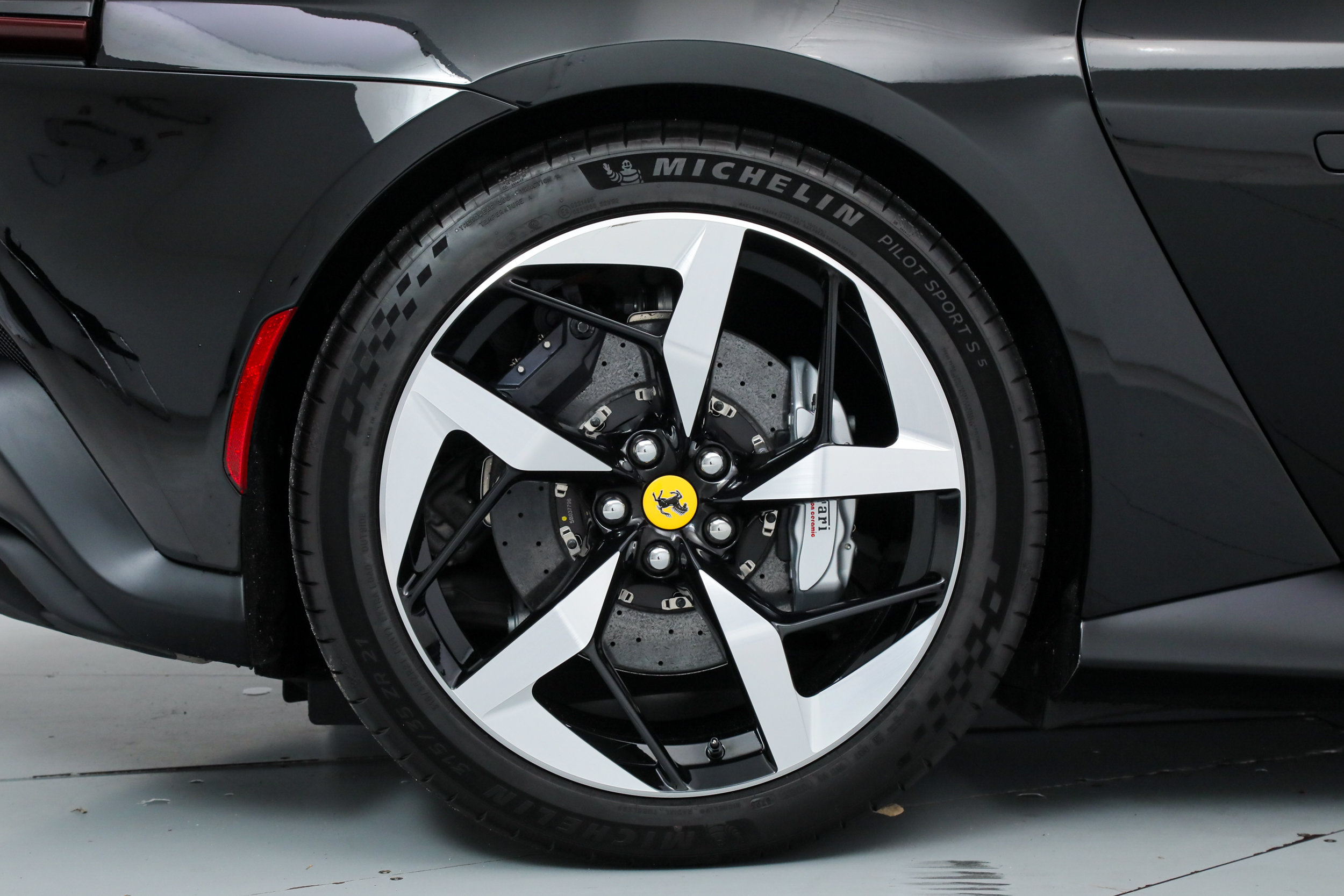Certified 2025 Ferrari 12Cilindri RWD image 43
