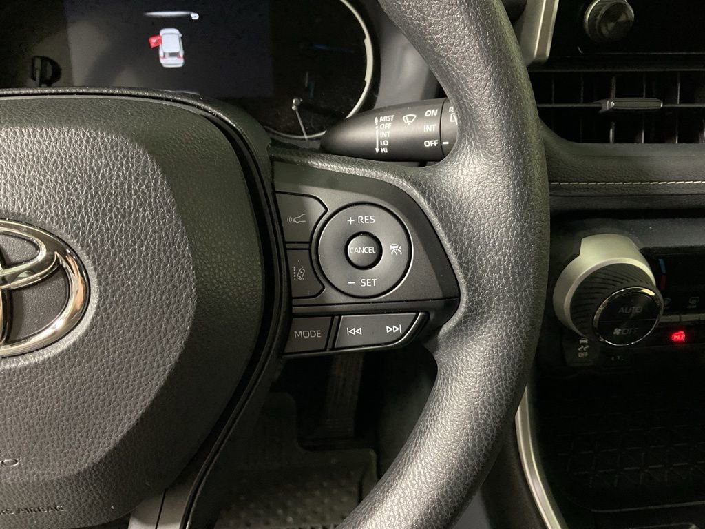 Used 2025 Toyota RAV4 LE image 29