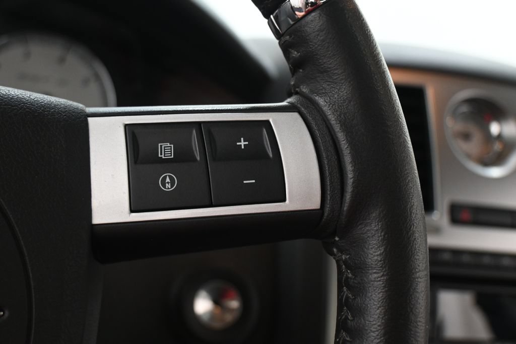 Used 2007 Chrysler 300 SRT8 RWD image 26