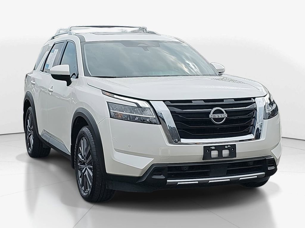 Used 2024 Nissan Pathfinder SL w/ SL Premium Package image 2