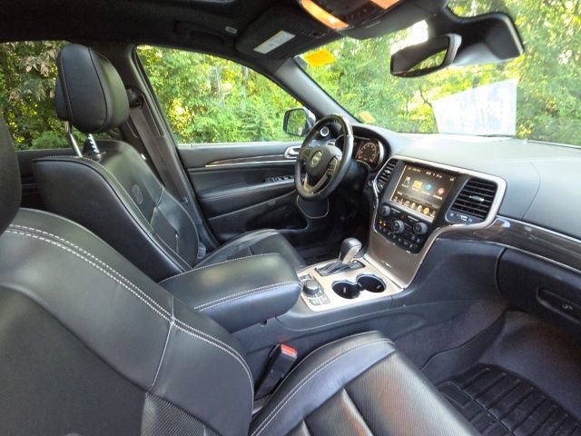 Used 2017 Jeep Grand Cherokee Overland w/ Jeep Active Safety Group AWD/4WD image 26