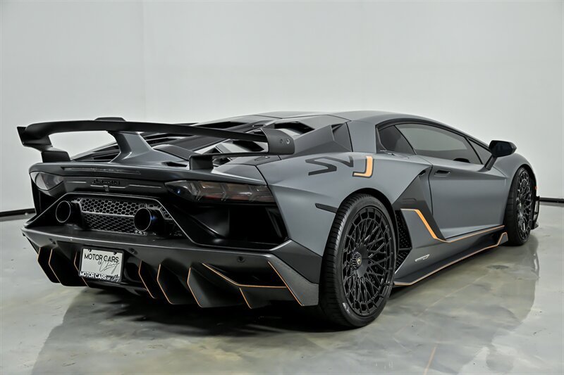 Used 2019 Lamborghini Aventador SVJ AWD/4WD image 26