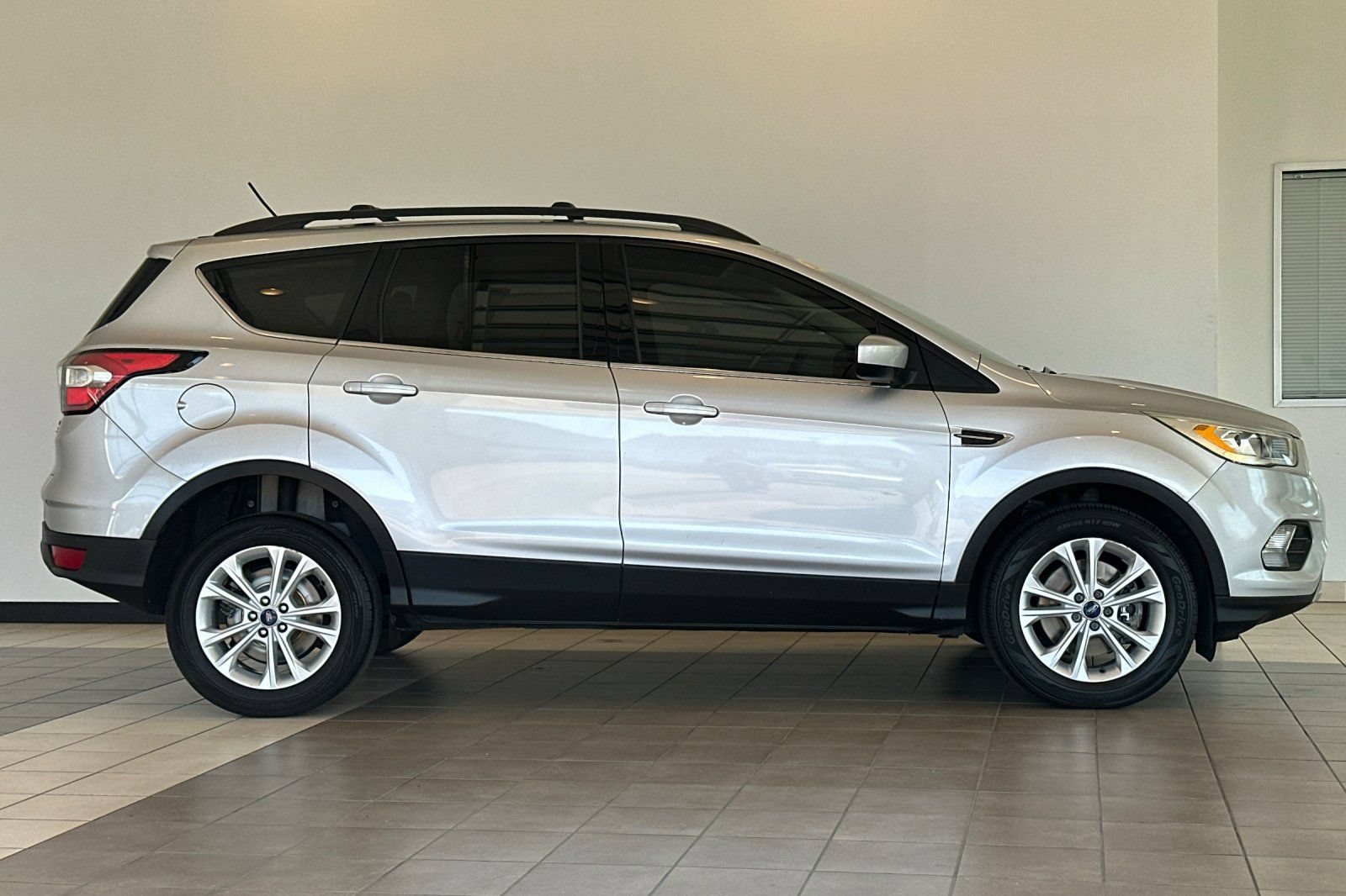 Used 2018 Ford Escape SEL w/ Ford Safe & Smart Package AWD/4WD image 3
