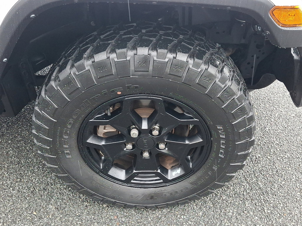 Certified 2022 Jeep Gladiator Willys image 9