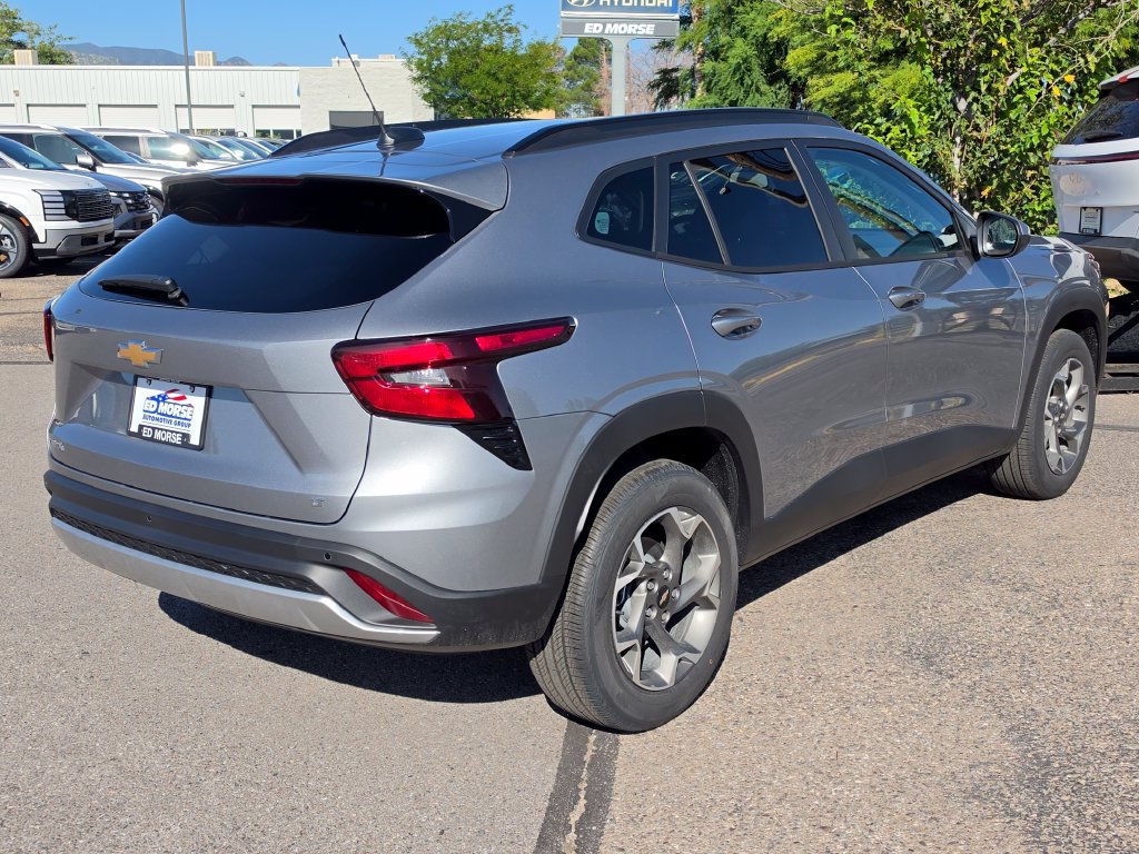 New 2026 Chevrolet Trax LT w/ Driver Confidence Package FWD image 5