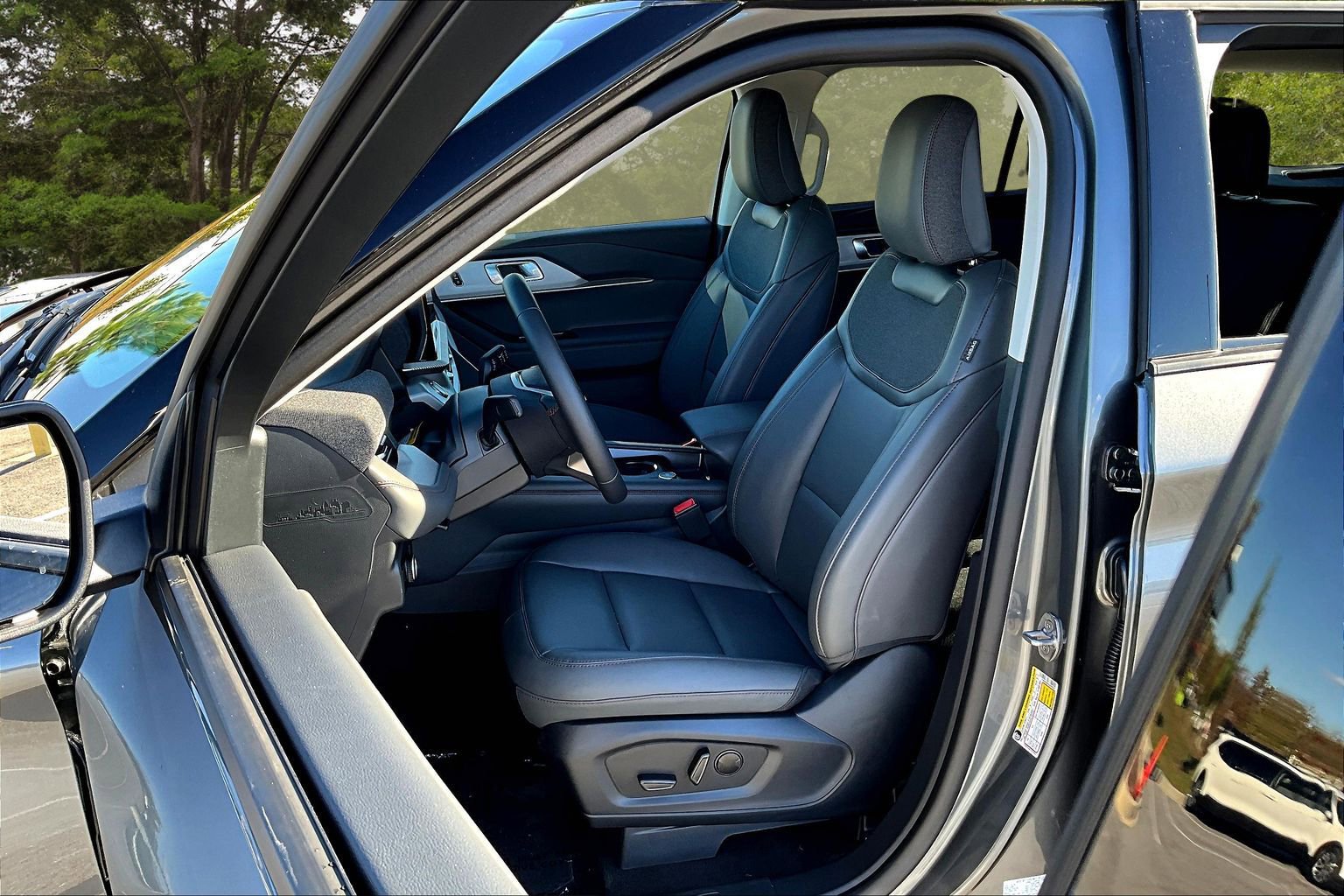 New 2025 Ford Explorer Active w/ Active Comfort Package image 9