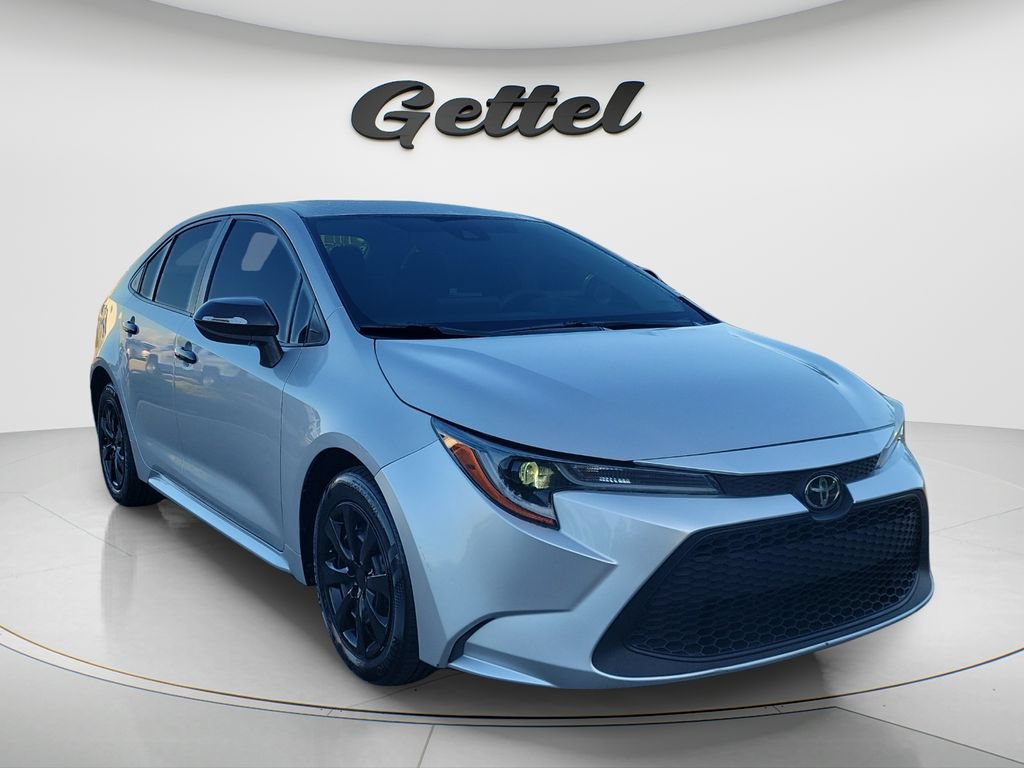 Used 2022 Toyota Corolla LE FWD image 3