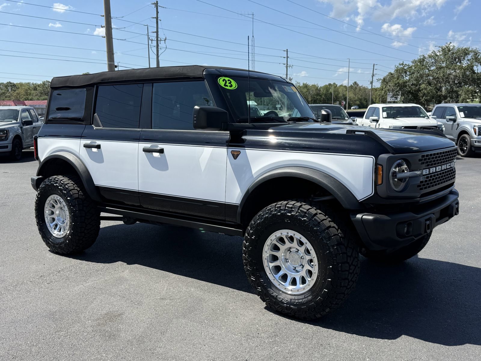 Used 2023 Ford Bronco Badlands AWD/4WD image 2