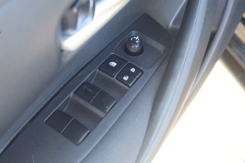 Used 2020 Toyota Corolla LE FWD image 29