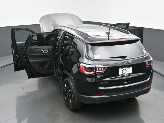 New 2025 Jeep Compass Latitude w/ Sun & Sound Group AWD/4WD image 64