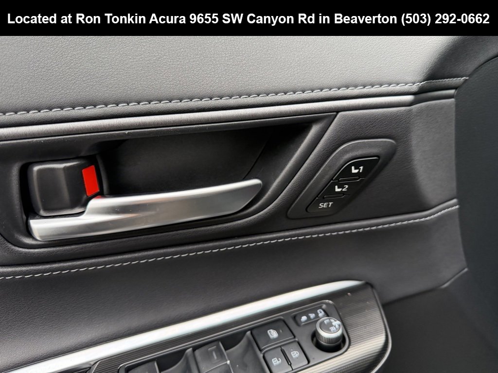 Used 2021 Toyota Venza Limited image 13