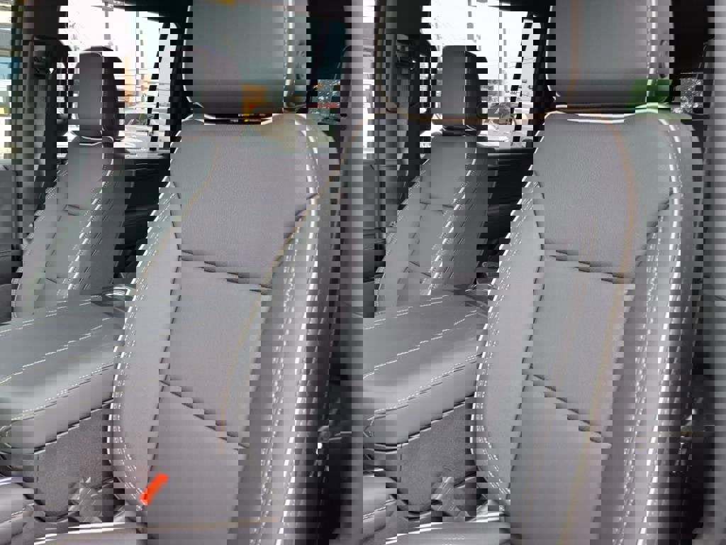 New 2025 Chevrolet Suburban Premier image 12