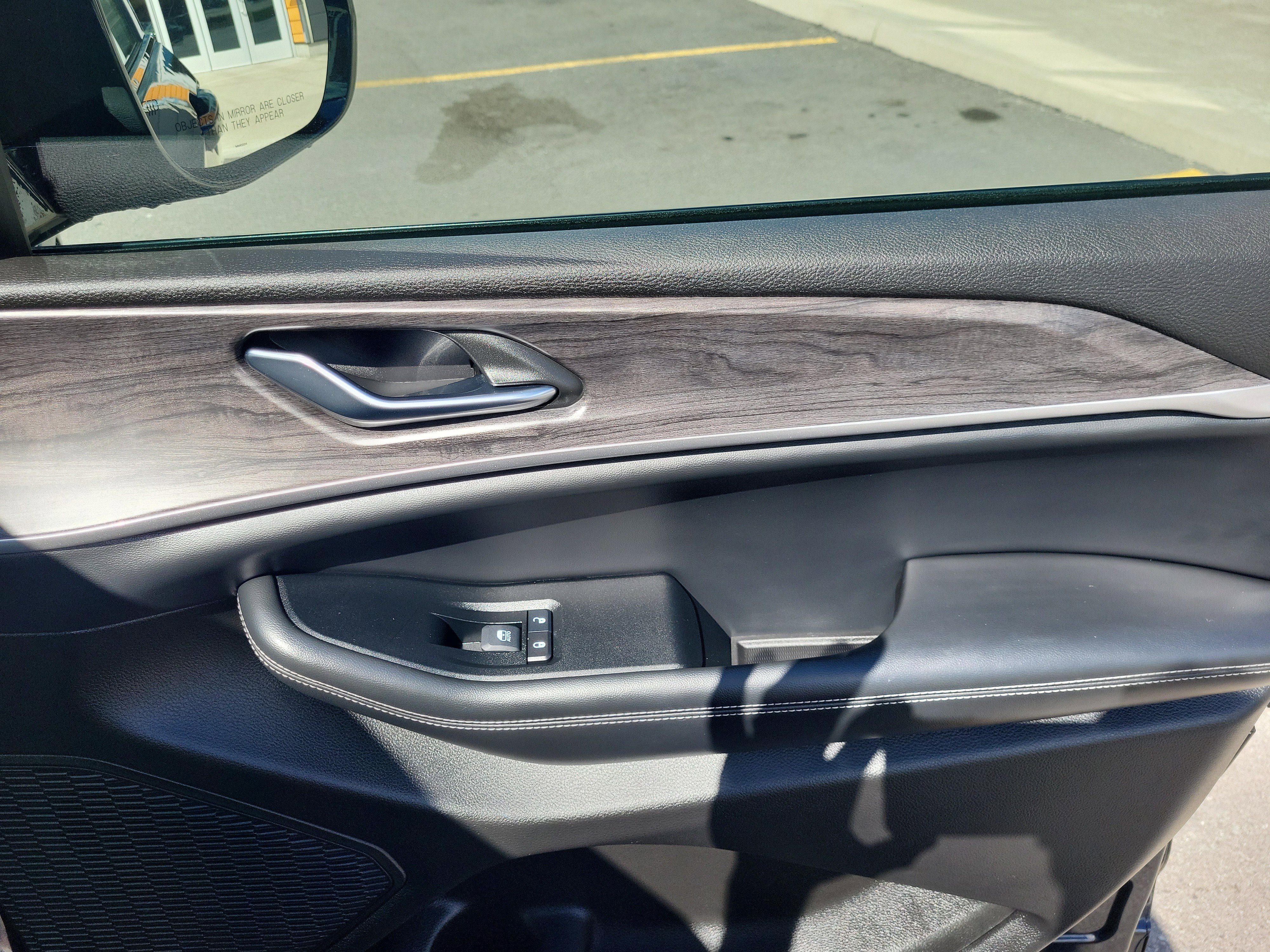 Used 2024 Jeep Grand Cherokee L Limited w/ Black Appearance Package image 17