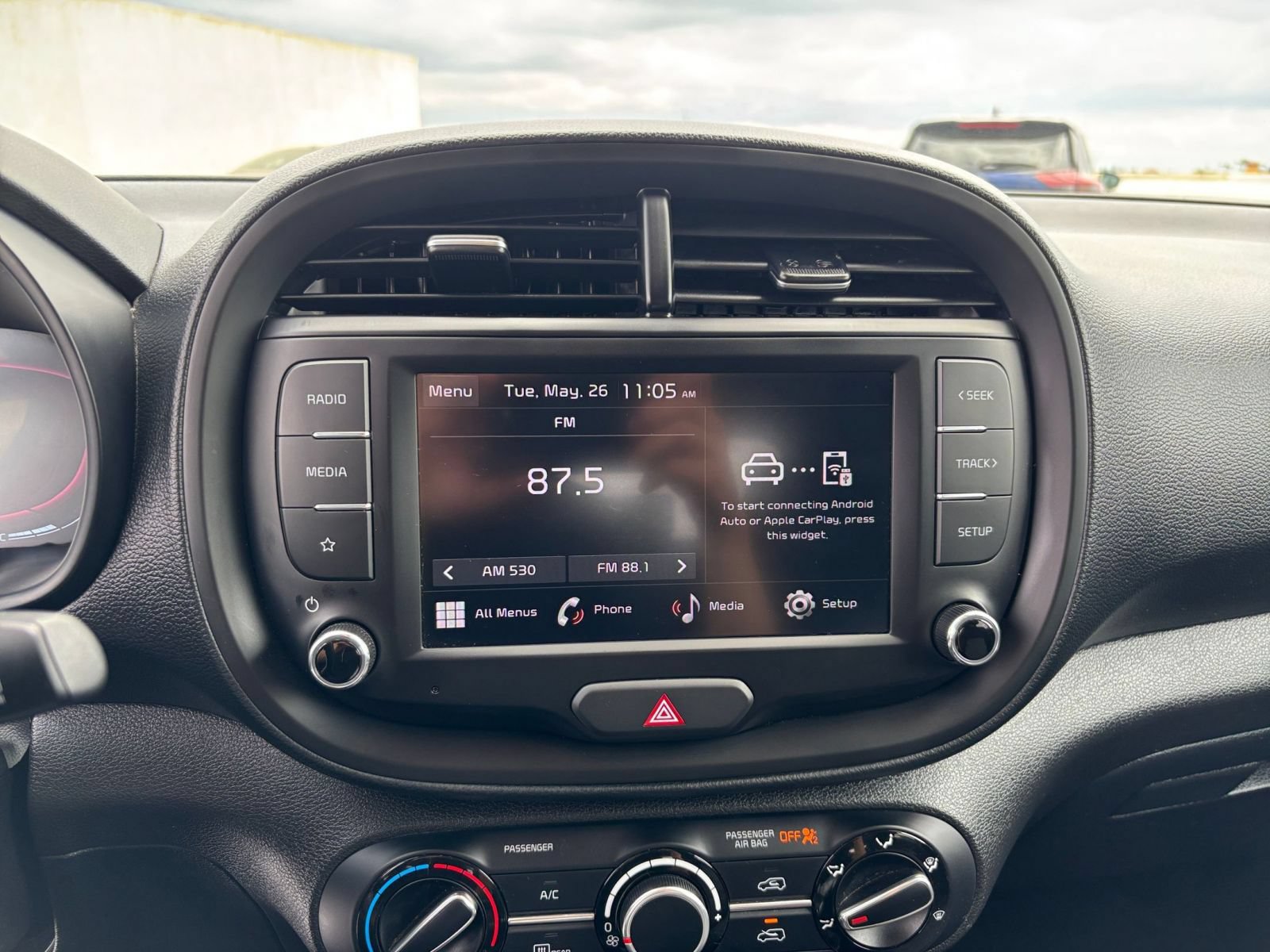 Used 2025 Kia Soul LX w/ LX Technology Package FWD image 20