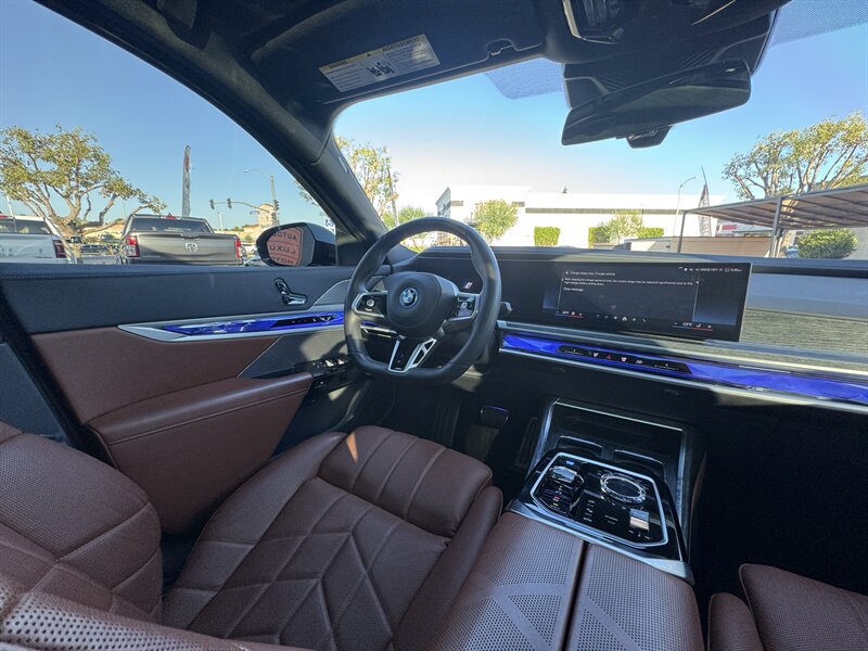 Used 2025 BMW i7 eDrive50 w/ M Sport Package RWD image 42
